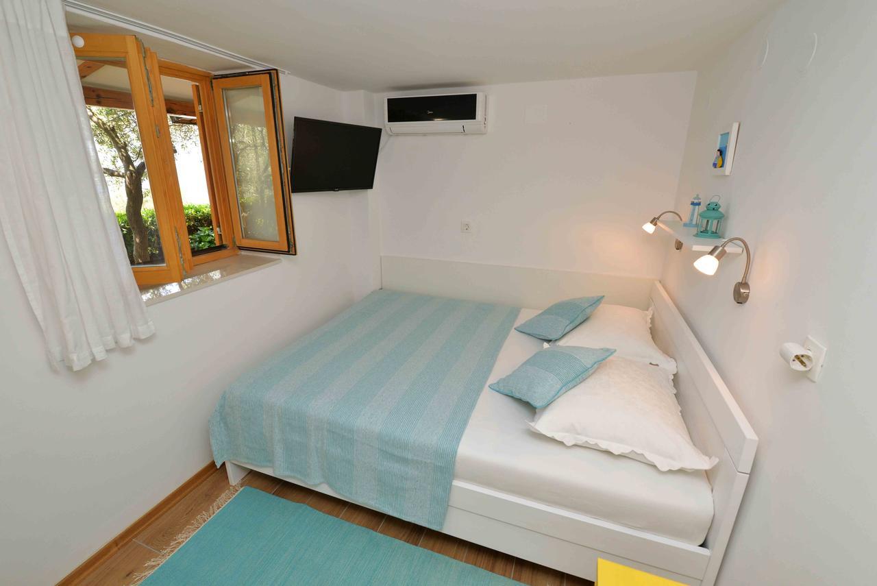 Sea Side Apartment Murter Exterior foto