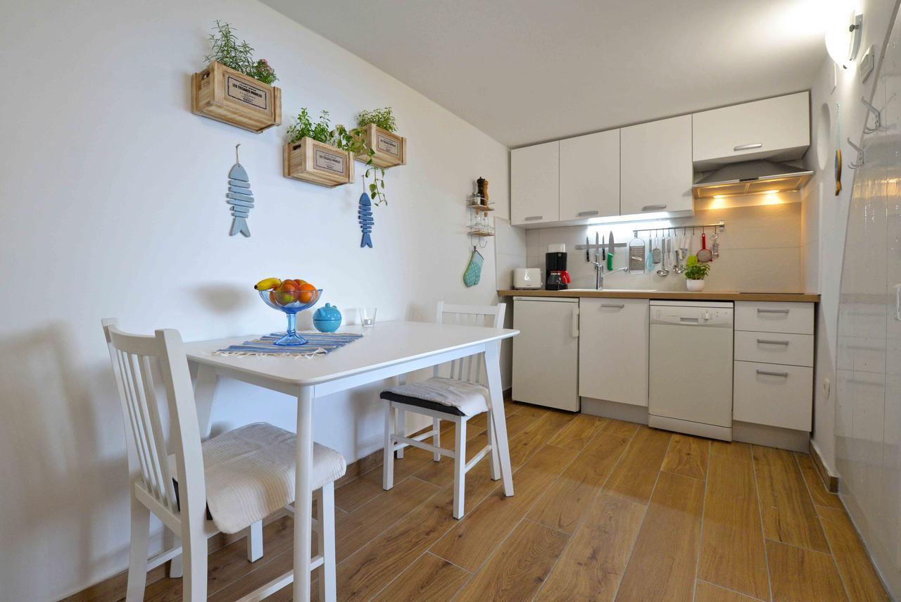 Sea Side Apartment Murter Exterior foto